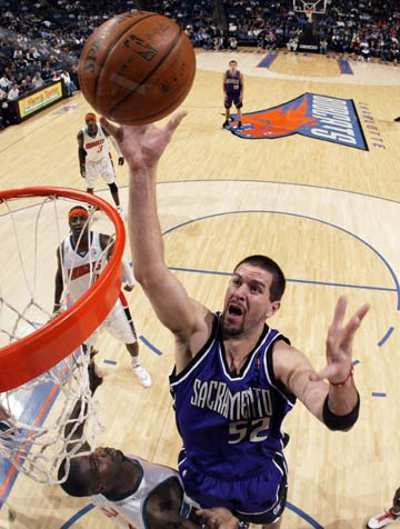 显示出他在 显示出他在